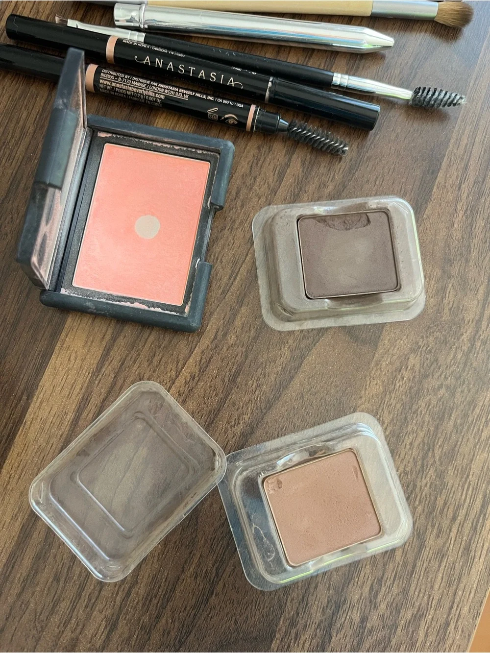 Set of cosmetics.Powder Veil Hourglass